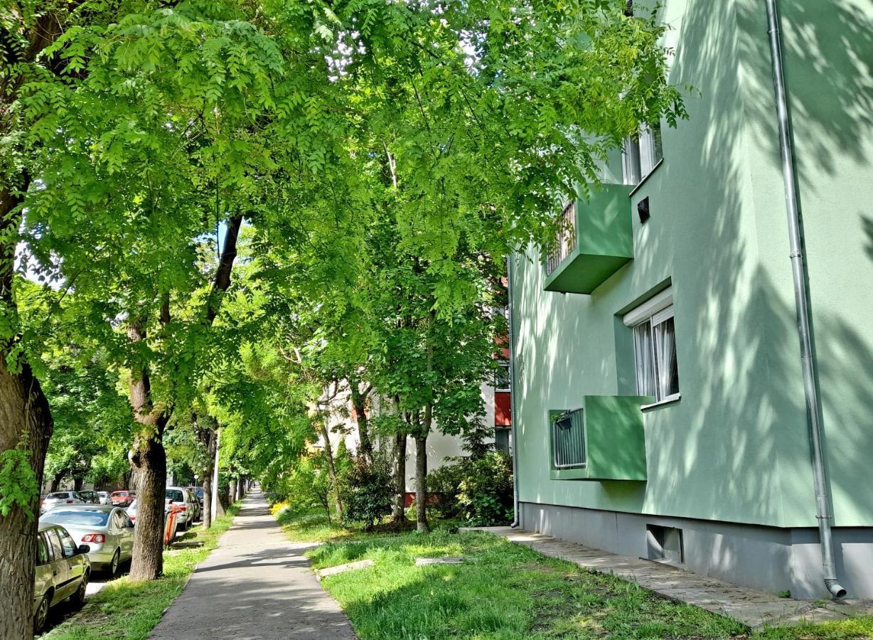 Pecs Park Apartamento Exterior foto