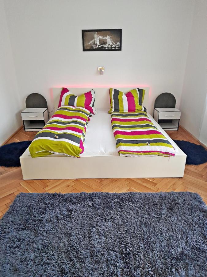 Pecs Park Apartamento Exterior foto